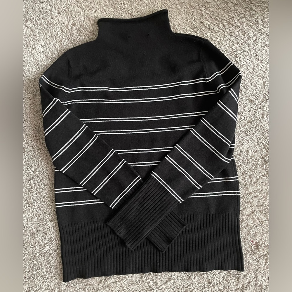 Soft Turtleneck Sweater | M
